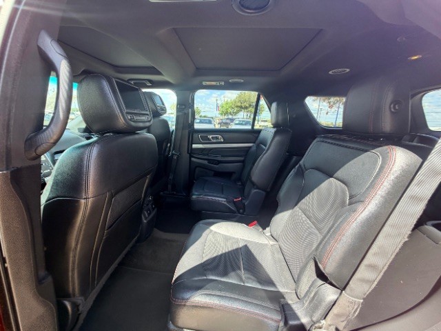 Ford Explorer Vehicle Full-screen Gallery Image 11