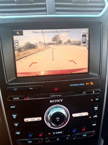 Ford Explorer Vehicle Full-screen Gallery Image 17