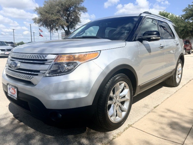 Ford Explorer Vehicle Full-screen Gallery Image 03
