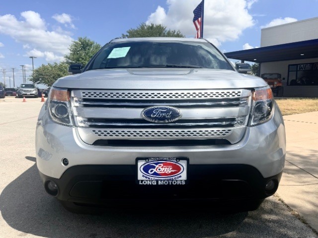 Ford Explorer Vehicle Full-screen Gallery Image 04