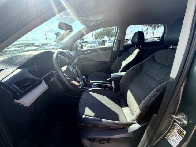 Volkswagen Taos Vehicle Full-screen Gallery Image 07