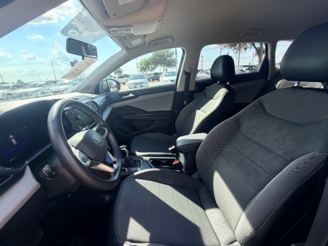 Volkswagen Taos Vehicle Full-screen Gallery Image 08