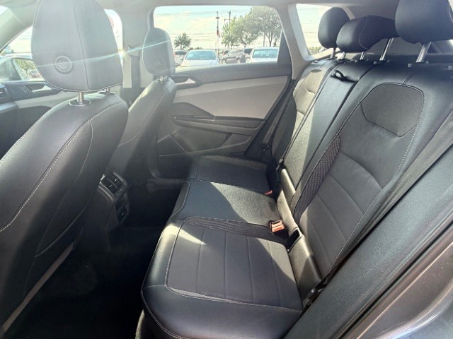 Volkswagen Taos Vehicle Full-screen Gallery Image 12