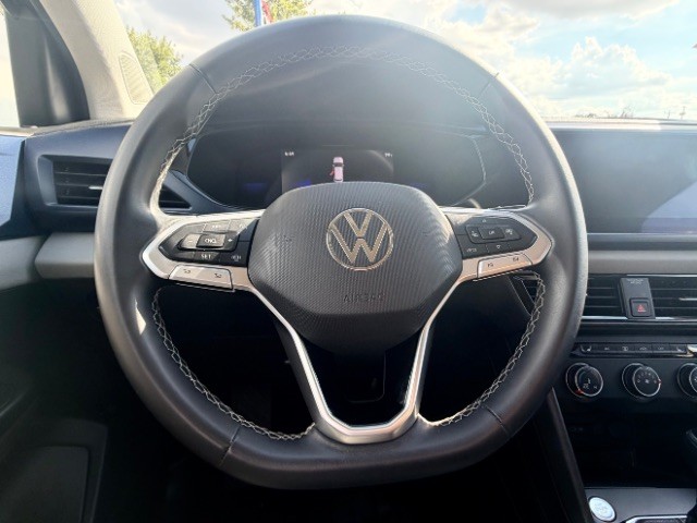 Volkswagen Taos Vehicle Full-screen Gallery Image 14