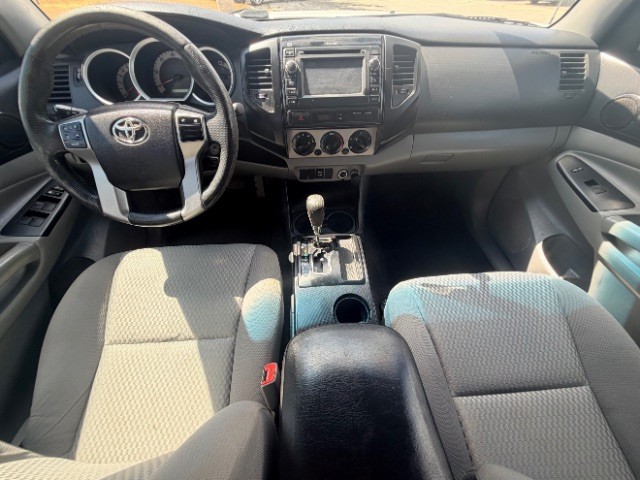 Toyota Tacoma Vehicle Full-screen Gallery Image 06