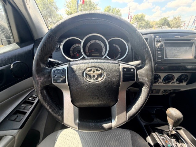 Toyota Tacoma Vehicle Full-screen Gallery Image 12