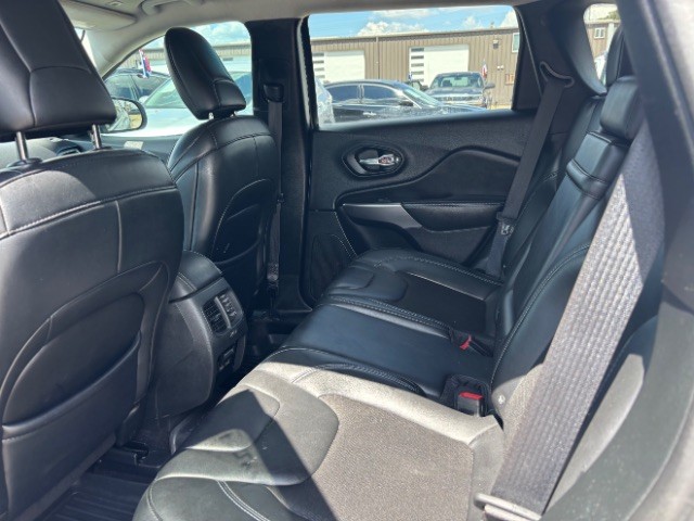 Jeep Cherokee Vehicle Full-screen Gallery Image 06