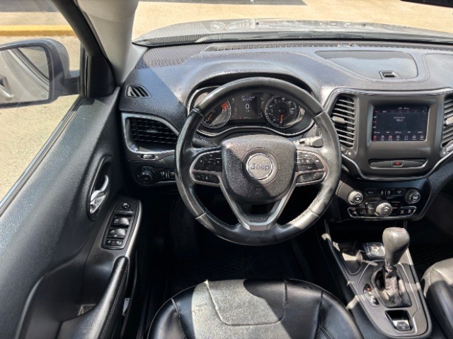 Jeep Cherokee Vehicle Full-screen Gallery Image 08