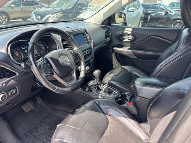 Jeep Cherokee Vehicle Full-screen Gallery Image 10