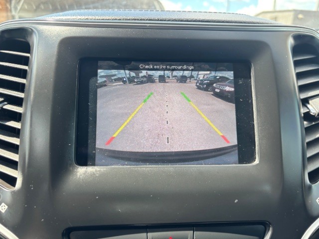 Jeep Cherokee Vehicle Full-screen Gallery Image 11