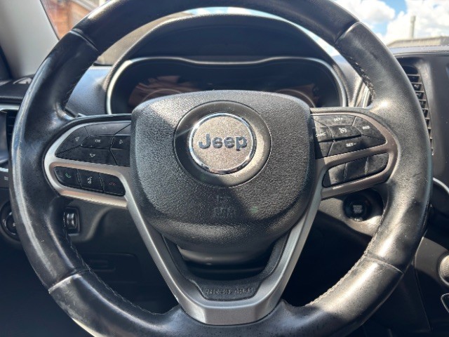 Jeep Cherokee Vehicle Full-screen Gallery Image 12