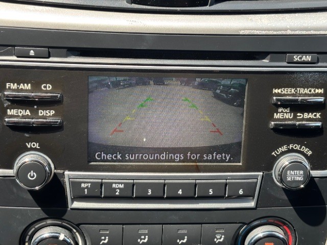 Nissan Altima Vehicle Full-screen Gallery Image 10