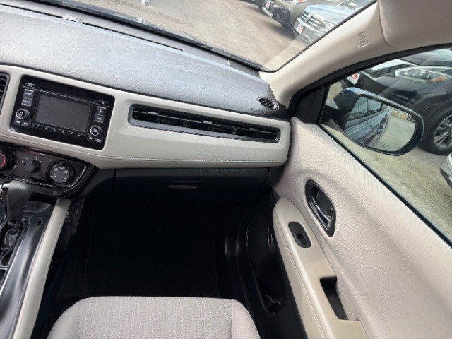 Honda HR-V Vehicle Full-screen Gallery Image 09