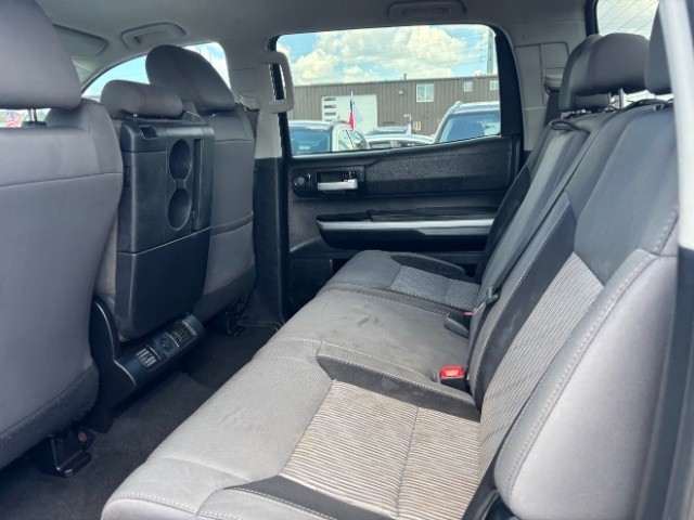 Toyota Tundra Vehicle Full-screen Gallery Image 08