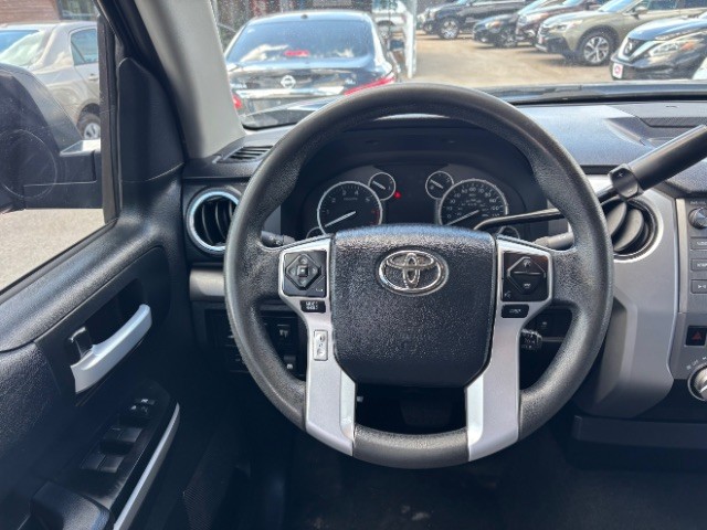 Toyota Tundra Vehicle Full-screen Gallery Image 10