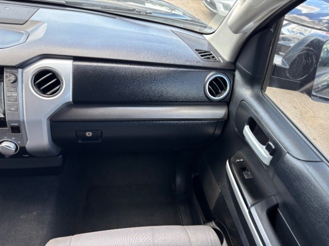 Toyota Tundra Vehicle Full-screen Gallery Image 11