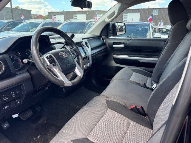 Toyota Tundra Vehicle Full-screen Gallery Image 12