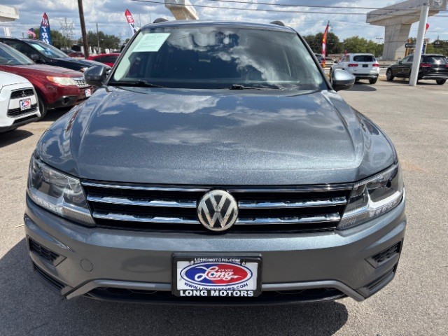 Volkswagen Tiguan Vehicle Full-screen Gallery Image 02
