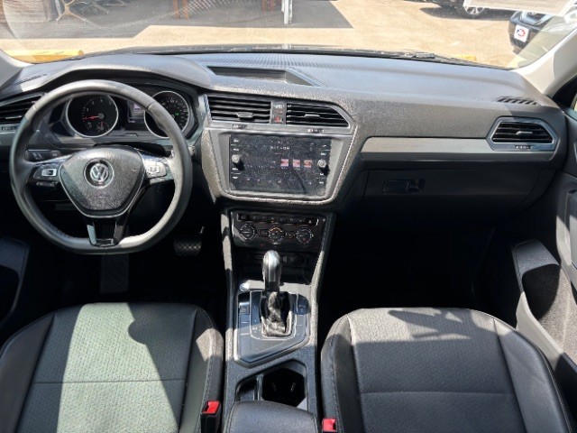 Volkswagen Tiguan Vehicle Full-screen Gallery Image 07
