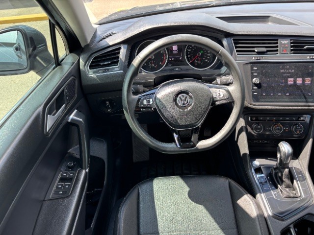 Volkswagen Tiguan Vehicle Full-screen Gallery Image 08