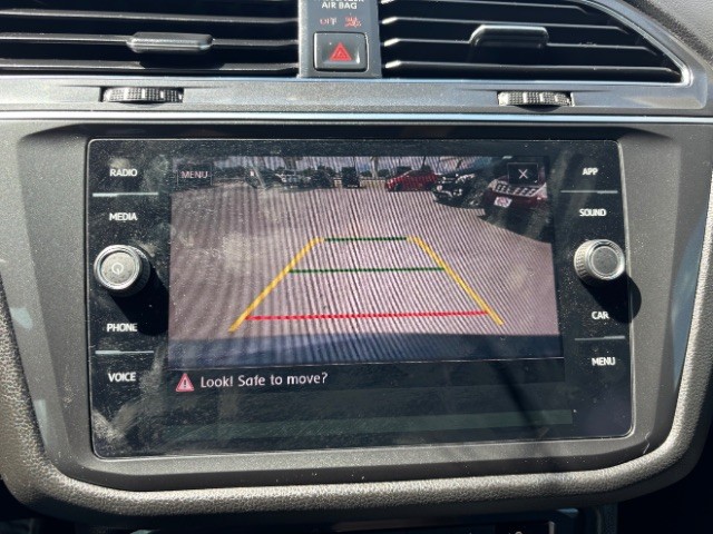 Volkswagen Tiguan Vehicle Full-screen Gallery Image 10