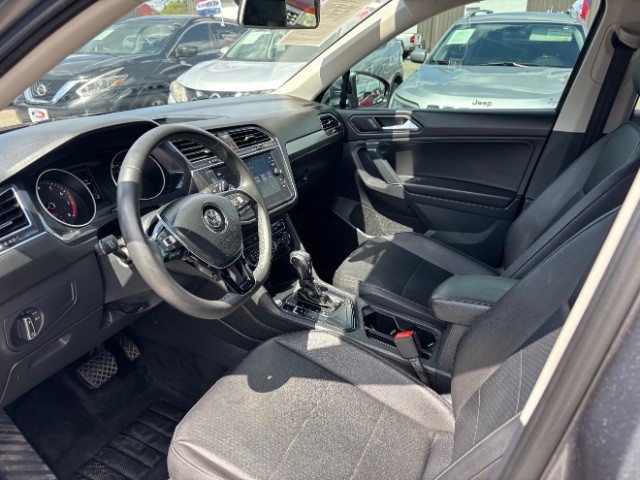 Volkswagen Tiguan Vehicle Full-screen Gallery Image 11