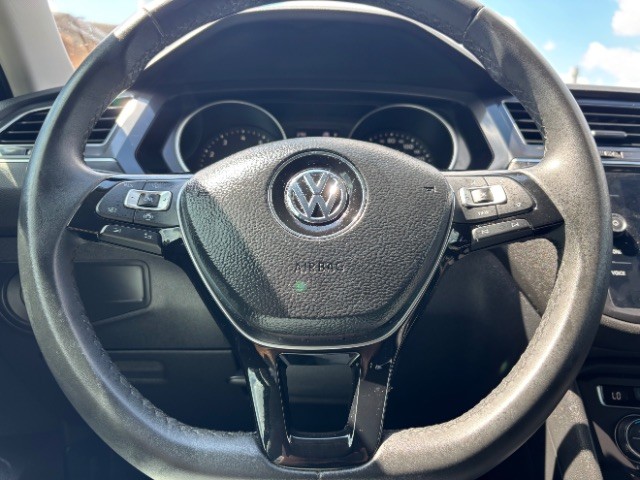 Volkswagen Tiguan Vehicle Full-screen Gallery Image 12