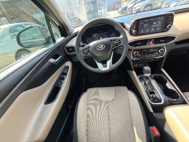 Hyundai Santa Fe Vehicle Full-screen Gallery Image 08