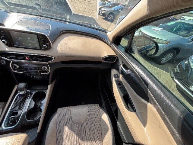 Hyundai Santa Fe Vehicle Full-screen Gallery Image 09