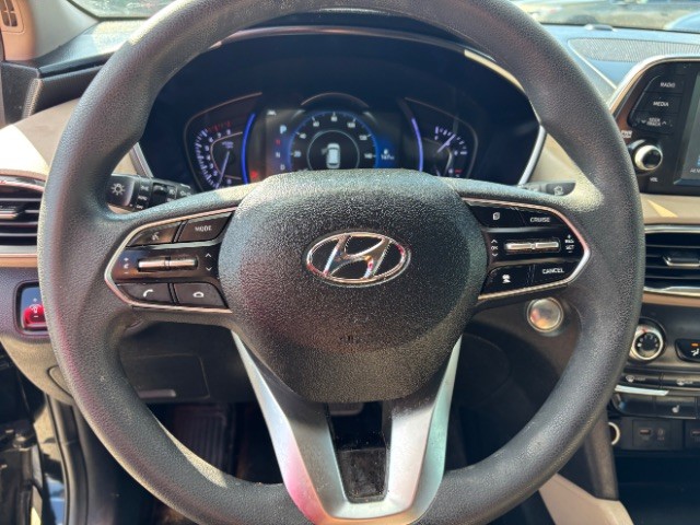 Hyundai Santa Fe Vehicle Full-screen Gallery Image 11