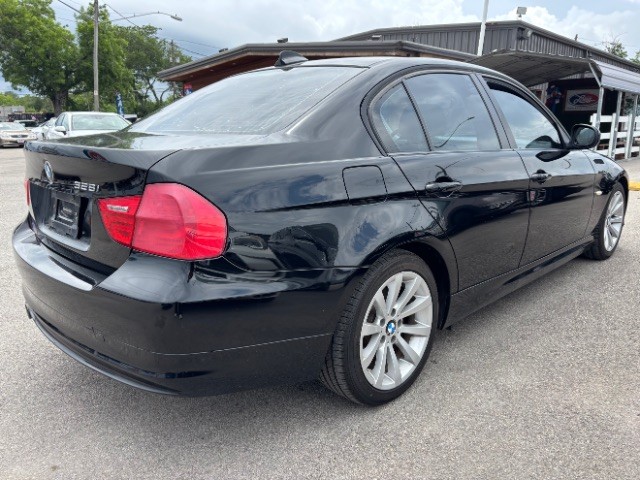 BMW 3 Series Vehicle Full-screen Gallery Image 05
