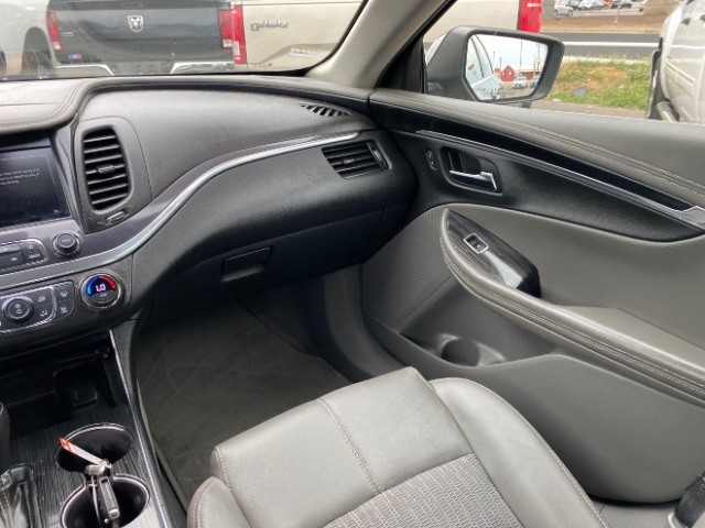 Chevrolet Impala Vehicle Full-screen Gallery Image 10