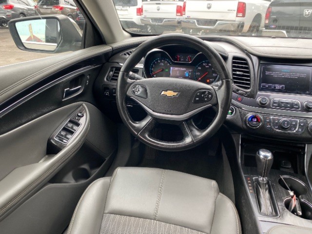 Chevrolet Impala Vehicle Full-screen Gallery Image 11