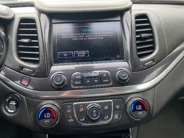 Chevrolet Impala Vehicle Full-screen Gallery Image 12