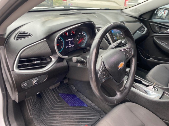 Chevrolet Malibu Vehicle Full-screen Gallery Image 08