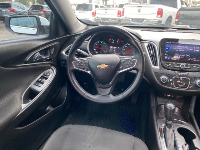 Chevrolet Malibu Vehicle Full-screen Gallery Image 10