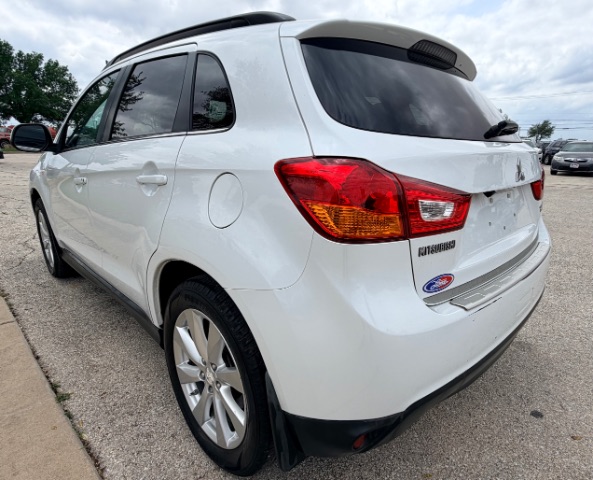 Mitsubishi Outlander Sport Vehicle Full-screen Gallery Image 05