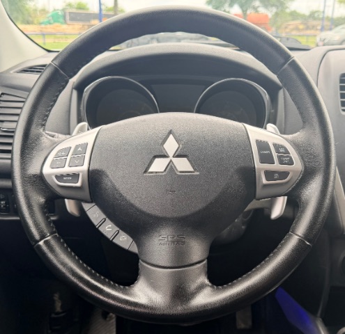 Mitsubishi Outlander Sport Vehicle Full-screen Gallery Image 14