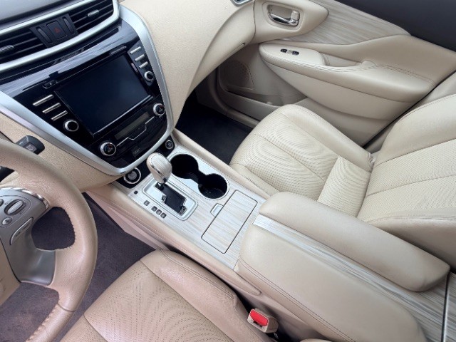 Nissan Murano Vehicle Full-screen Gallery Image 09