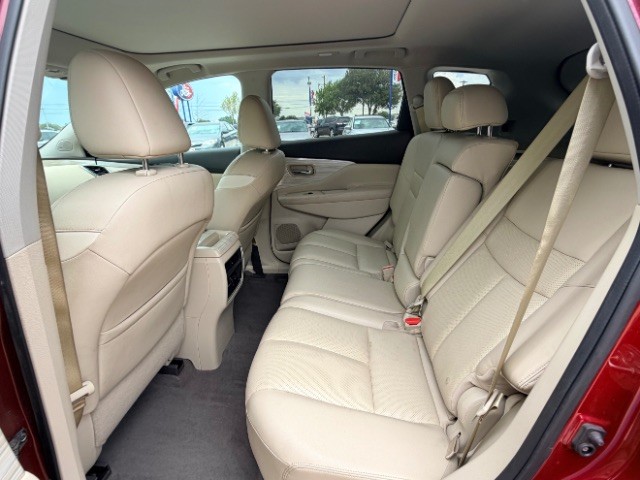Nissan Murano Vehicle Full-screen Gallery Image 10
