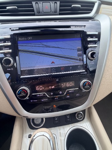 Nissan Murano Vehicle Full-screen Gallery Image 12
