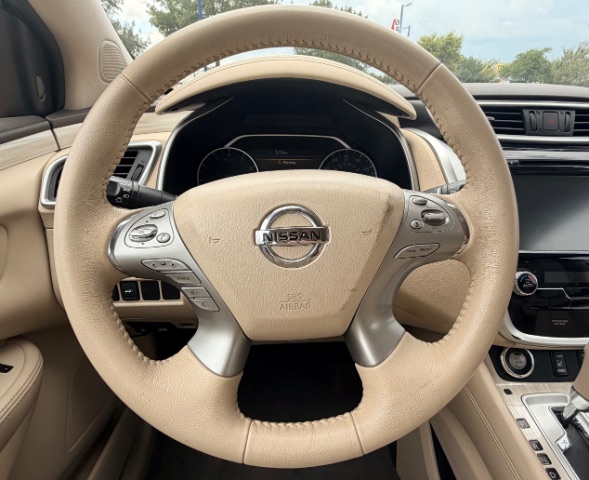 Nissan Murano Vehicle Full-screen Gallery Image 13