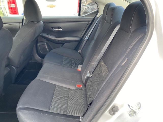 Nissan Sentra Vehicle Full-screen Gallery Image 07