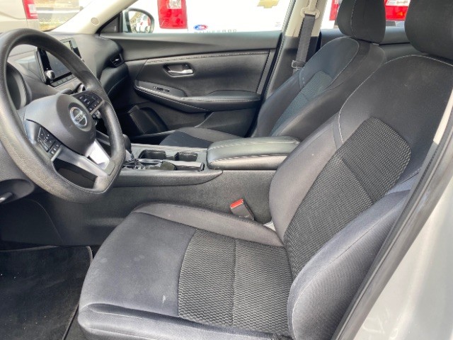 Nissan Sentra Vehicle Full-screen Gallery Image 08
