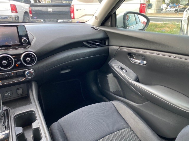 Nissan Sentra Vehicle Full-screen Gallery Image 10