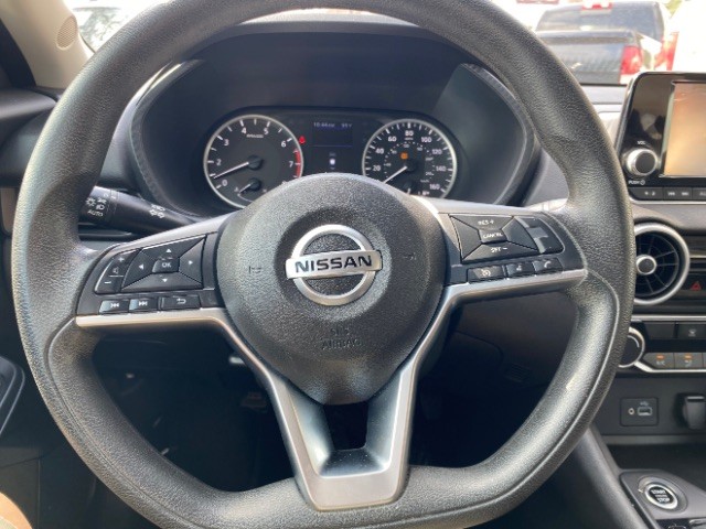Nissan Sentra Vehicle Full-screen Gallery Image 14