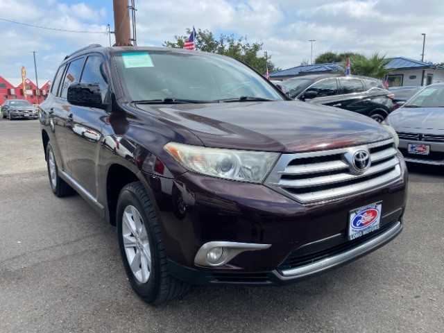 Toyota Highlander Vehicle Full-screen Gallery Image 03