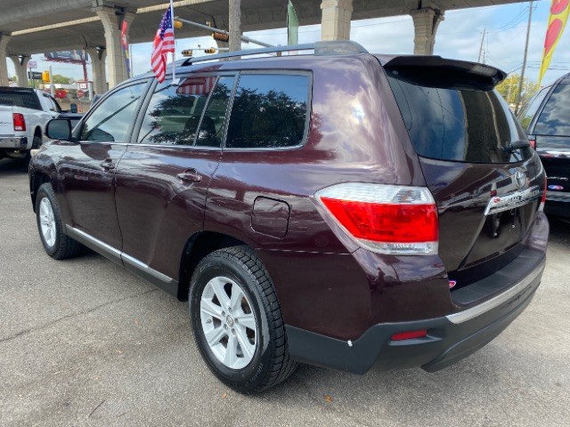 Toyota Highlander Vehicle Full-screen Gallery Image 05