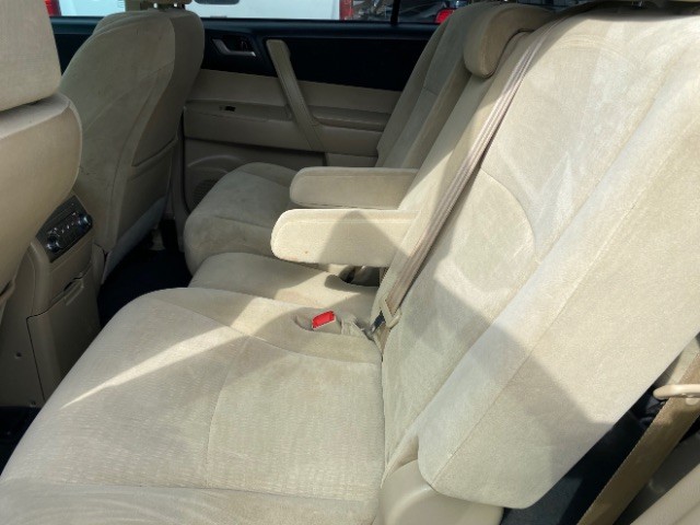 Toyota Highlander Vehicle Full-screen Gallery Image 08