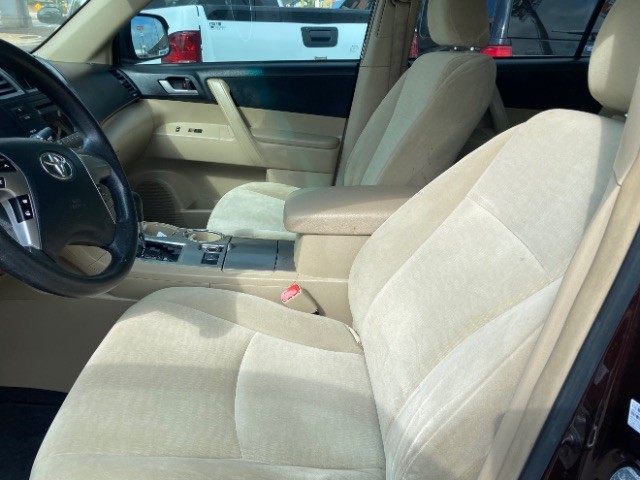 Toyota Highlander Vehicle Full-screen Gallery Image 09